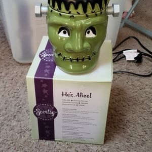 Scentsy He's Alive Warmer